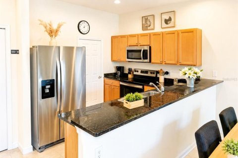 Touwnhouse à vendre à Kissimmee, Floride: 2 chambres, 107.86 m2 № 2197371 - photo 5