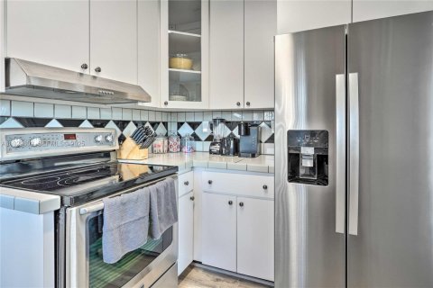 House in Miami, Florida 3 bedrooms, 115.94 sq.m. № 1989375 - photo 4