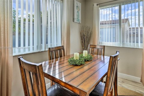 House in Miami, Florida 3 bedrooms, 115.94 sq.m. № 1989375 - photo 16