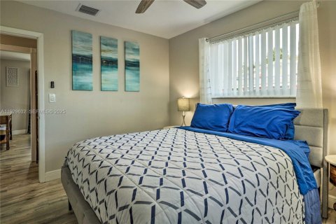 House in Miami, Florida 3 bedrooms, 115.94 sq.m. № 1989375 - photo 6