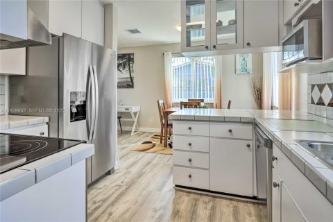 House in Miami, Florida 3 bedrooms, 115.94 sq.m. № 1989375 - photo 9