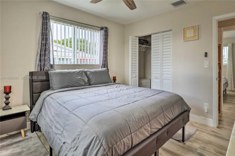 House in Miami, Florida 3 bedrooms, 115.94 sq.m. № 1989375 - photo 20