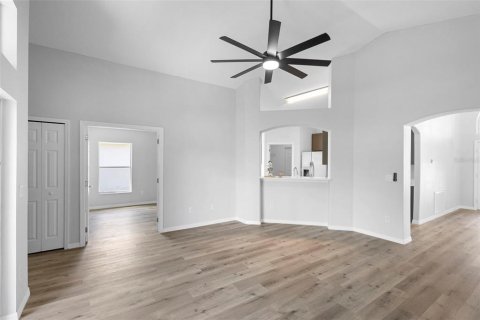 House in Kissimmee, Florida 4 bedrooms, 181.81 sq.m. № 1725252 - photo 11