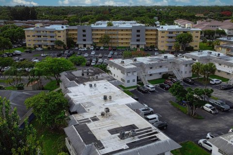 Condo in Miami, Florida, 1 bedroom  № 1770773 - photo 25