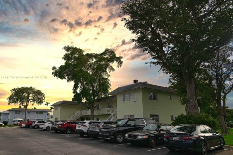 Condo in Miami, Florida, 1 bedroom  № 1770773 - photo 17