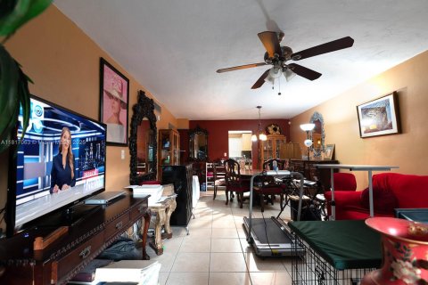 Condo in Miami, Florida, 1 bedroom  № 1770773 - photo 5
