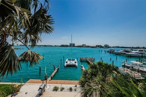 Townhouse in Clearwater, Florida 4 bedrooms, 157.93 sq.m. № 1566668 - photo 2