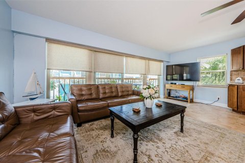 Townhouse in Clearwater, Florida 4 bedrooms, 157.93 sq.m. № 1566668 - photo 10