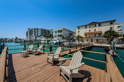 Townhouse in Clearwater, Florida 4 bedrooms, 157.93 sq.m. № 1566668 - photo 1