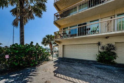Townhouse in Clearwater, Florida 4 bedrooms, 157.93 sq.m. № 1566668 - photo 6