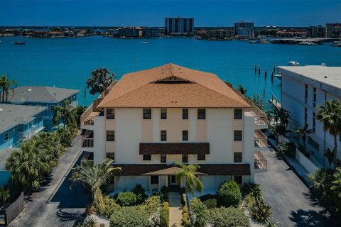 Townhouse in Clearwater, Florida 4 bedrooms, 157.93 sq.m. № 1566668 - photo 3