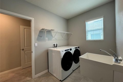 House in Riverview, Florida 4 bedrooms, 312.34 sq.m. № 1747465 - photo 15