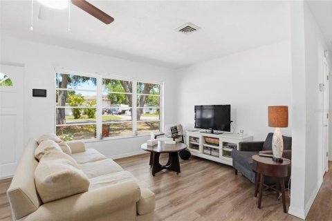 Villa ou maison à vendre à Sarasota, Floride: 2 chambres, 92.9 m2 № 2231724 - photo 4