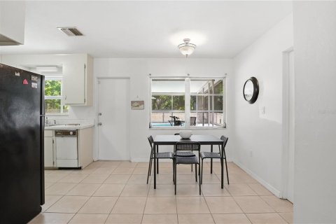 Villa ou maison à vendre à Sarasota, Floride: 2 chambres, 92.9 m2 № 2231724 - photo 9