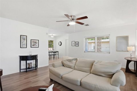 Villa ou maison à vendre à Sarasota, Floride: 2 chambres, 92.9 m2 № 2231724 - photo 6