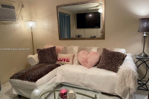 Immobilier commercial à vendre à Hollywood, Floride: 142.88 m2 № 1922654 - photo 13