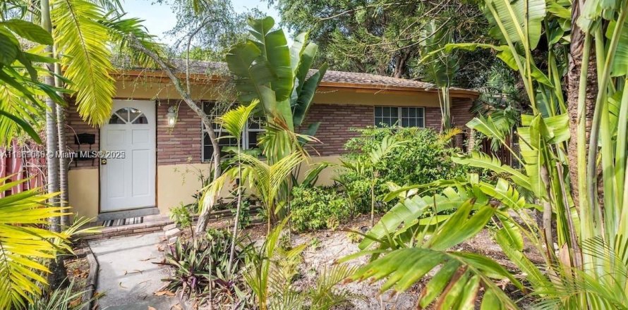 Immobilier commercial à Hollywood, Floride 142.88 m2 № 1922654