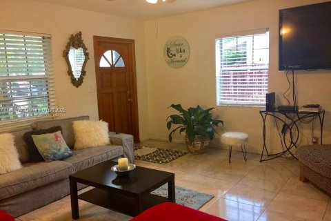 Immobilier commercial à vendre à Hollywood, Floride: 142.88 m2 № 1922654 - photo 11