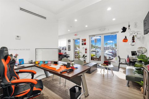 Immobilier commercial à vendre à Miami, Floride № 1941815 - photo 7