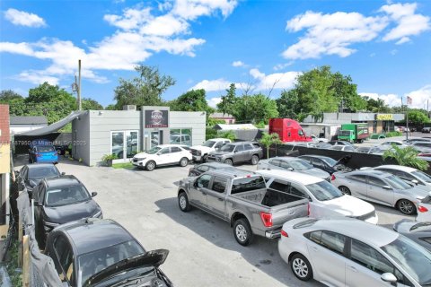 Immobilier commercial à vendre à Miami, Floride № 1941815 - photo 11