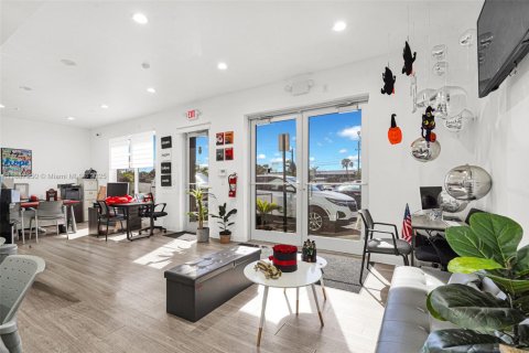 Immobilier commercial à vendre à Miami, Floride № 1941815 - photo 10