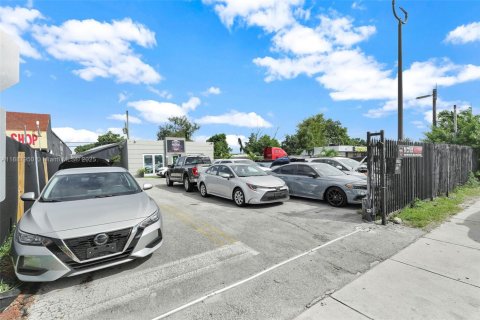 Immobilier commercial à vendre à Miami, Floride № 1941815 - photo 12