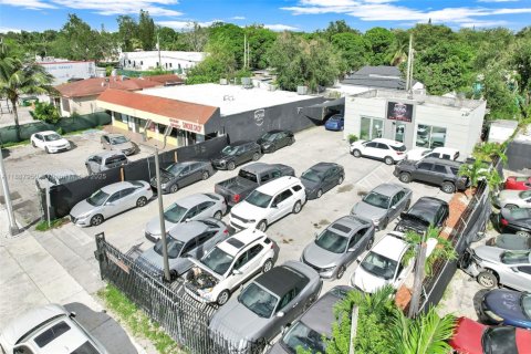 Immobilier commercial à vendre à Miami, Floride № 1941815 - photo 4