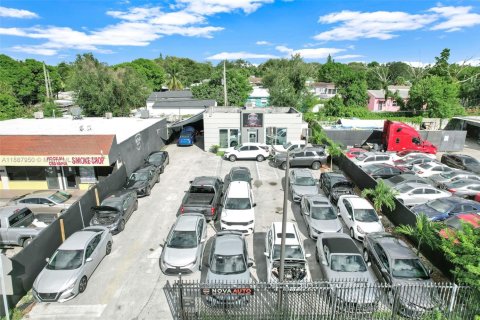 Immobilier commercial à vendre à Miami, Floride № 1941815 - photo 1