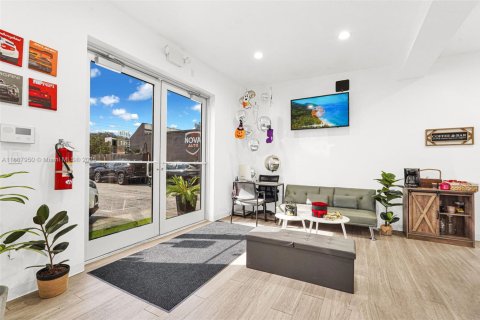 Immobilier commercial à vendre à Miami, Floride № 1941815 - photo 9