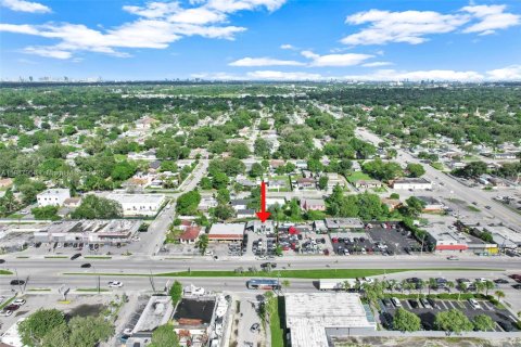 Immobilier commercial à vendre à Miami, Floride № 1941815 - photo 5