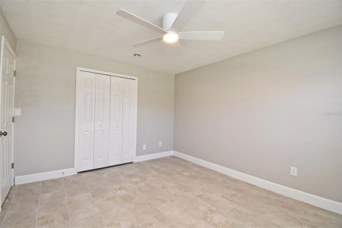 House in Titusville, Florida 4 bedrooms, 156.82 sq.m. № 1904303 - photo 26