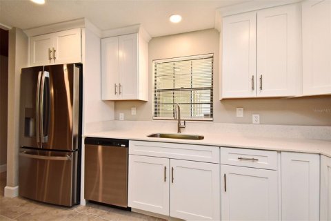 House in Titusville, Florida 4 bedrooms, 156.82 sq.m. № 1904303 - photo 3