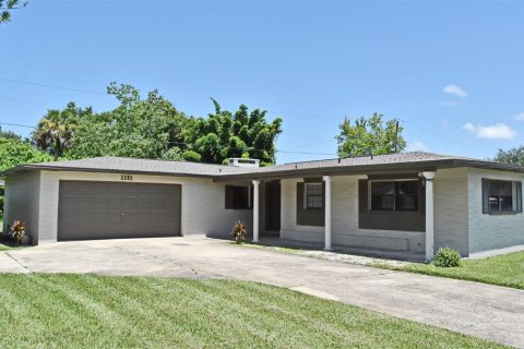 House in Titusville, Florida 4 bedrooms, 156.82 sq.m. № 1904303 - photo 1