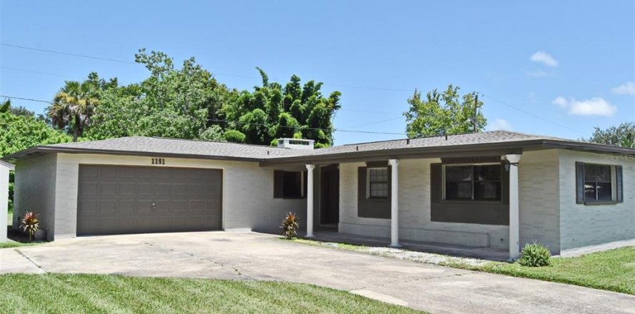 House in Titusville, Florida 4 bedrooms, 156.82 sq.m. № 1904303