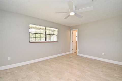 House in Titusville, Florida 4 bedrooms, 156.82 sq.m. № 1904303 - photo 9