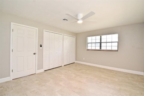 House in Titusville, Florida 4 bedrooms, 156.82 sq.m. № 1904303 - photo 12