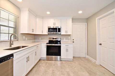 House in Titusville, Florida 4 bedrooms, 156.82 sq.m. № 1904303 - photo 4
