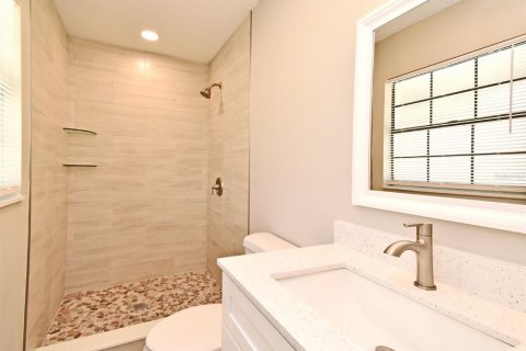 House in Titusville, Florida 4 bedrooms, 156.82 sq.m. № 1904303 - photo 8