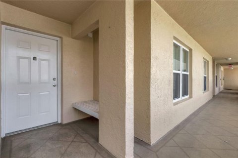 Condo in Bradenton, Florida, 2 bedrooms № 2092548 - photo 8