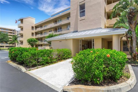 Condo in Bradenton, Florida, 2 bedrooms № 2092548 - photo 3