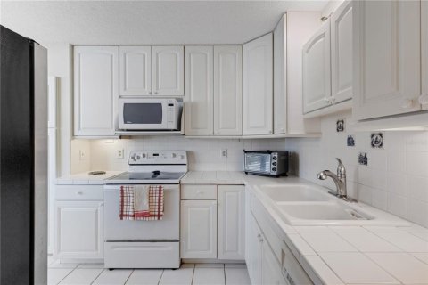 Condo in Bradenton, Florida, 2 bedrooms № 2092548 - photo 10
