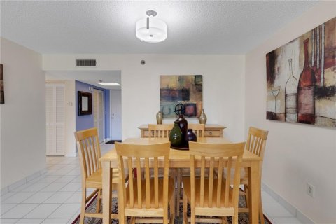 Condo in Bradenton, Florida, 2 bedrooms № 2092548 - photo 18