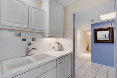 Condo in Bradenton, Florida, 2 bedrooms № 2092548 - photo 15