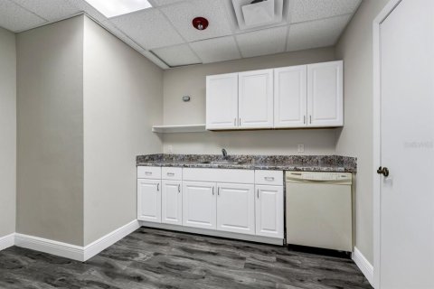 Immobilier commercial à louer à Oviedo, Floride: 239.69 m2 № 2416755 - photo 13