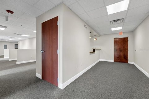 Immobilier commercial à louer à Oviedo, Floride: 239.69 m2 № 2416755 - photo 5