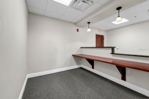Immobilier commercial à louer à Oviedo, Floride: 239.69 m2 № 2416755 - photo 4