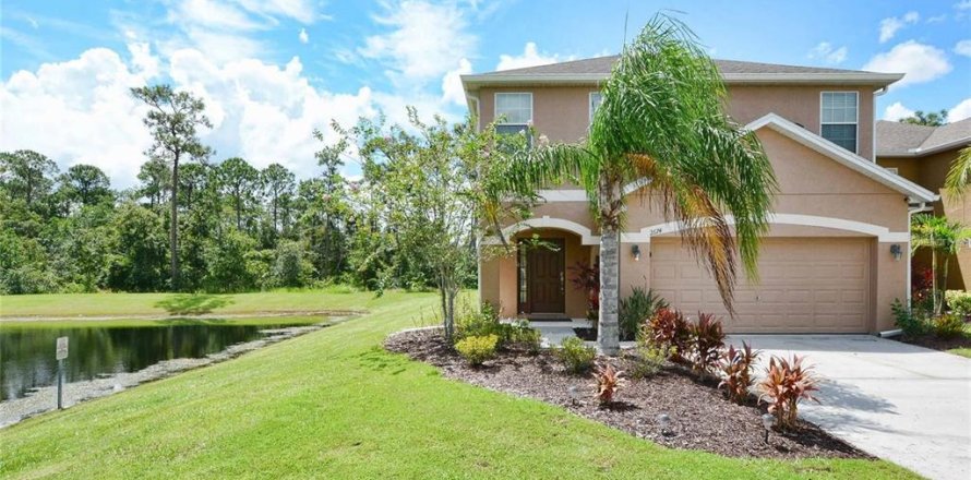 Casa en Kissimmee, Florida 5 dormitorios, 223.06 m2 № 1740971