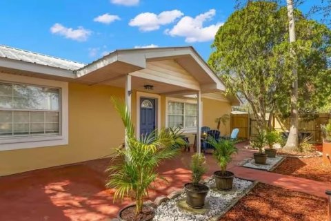Villa ou maison à Tampa, Floride 4 chambres, 167.69 m2 № 2431038
