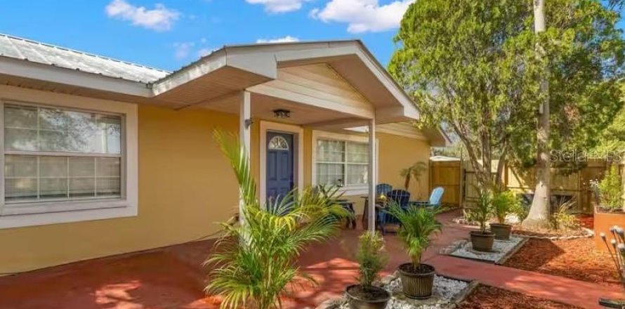 Villa ou maison à Tampa, Floride 4 chambres, 167.69 m2 № 2431038