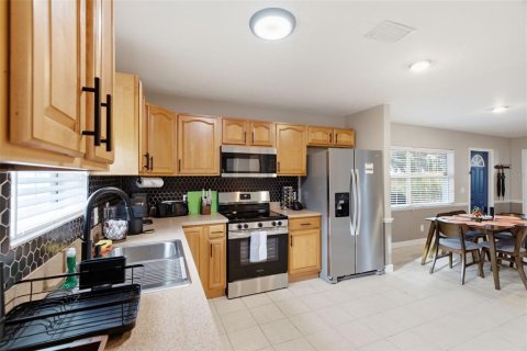 Villa ou maison à vendre à Tampa, Floride: 4 chambres, 167.69 m2 № 2431038 - photo 15
